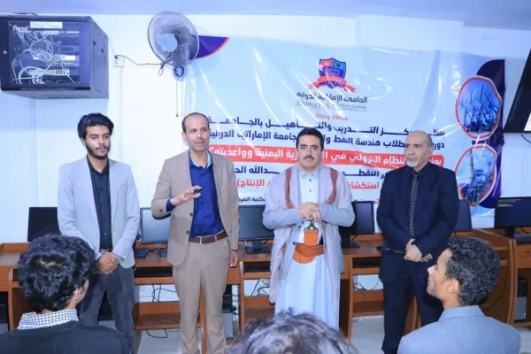 ندوة علمية لطلاب هندسة النفط والغاز بعنوان 