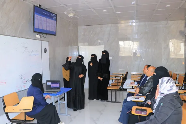 تدشين المرحلة الأولى من مناقشة مشاريع التخرج في قسم نظم المعلومات الإدارية