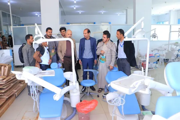 UAE University leadership reviews progress of modernization and development in dental college clinics