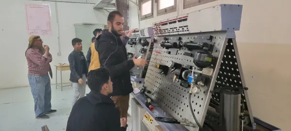 تدشين البرنامج التدريبي لطلاب هندسة الميكاترونكس المستويات الأول والثالث بالتعاون مع معهد ذهبان التقني الصناعي