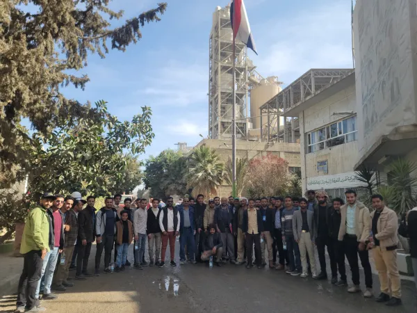 زيارة علمية لطلاب قسم هندسة الميكاترونكس المستوى الرابع إلى مصنع أسمنت عمران