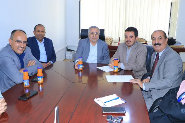 An expanded meeting of the university leadership with the staff of the College of Medicine and Health Sciences to review the progress of the educational process and preparations for the academic year 1447 AH.