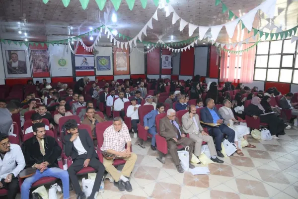 كلية الطب والعلوم الصحية تدشن الأيام العلمية لمناقشة مشاريع تخرج الدفعة الثامنة – قسم الطب البشري