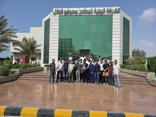 طلاب هندسة الميكاترونكس بالجامعة الإماراتية الدولية في زيارة علمية إلى مدينة الحديدة لتعزيز التكامل بين النظرية والتطبيق