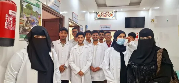 زيارة علمية ميدانية لطلبة قسم الطب المخبري المستوى الرابع إلى مركز علاج لإزالة التحسس بالعلاج المناعي والتغذية العلاجية
