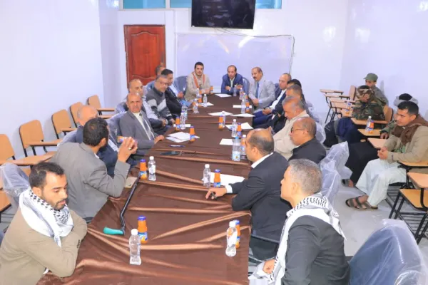 لقاء موسع لقيادة الجامعة مع عمداء الكليات ورؤساء الأقسام العلمية بحضور لجنة التعبئة للوقوف على سير العملية التعليمية وأنشطة التعبئة العامة
