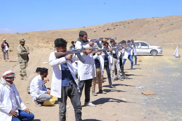 الجامعة الإماراتية الدولية تنظم مسيراً طلابياً حاشداً وتطبيق ميداني لـ 1,200 طالب من خريجي دورات "طوفان الأقصى"