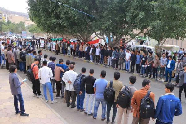 الجامعة الإماراتية تنظم وقفة تضامنية مع الشعب الفلسطيني تحت شعار" ثباتا مع غزة وفلسطين00 ورفضاً لصفقات الخداع والخيانة"
