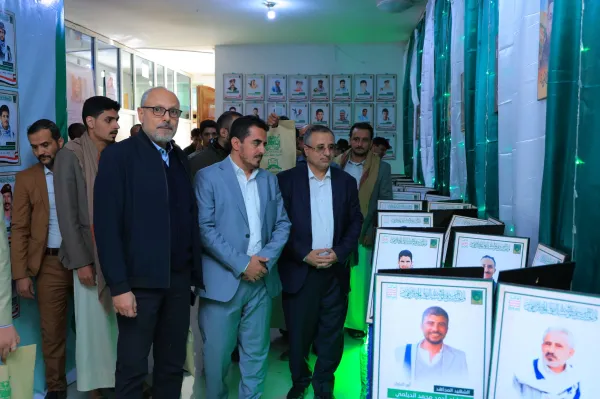 The photo and sculpture exhibition saw a large turnout on its second day as part of the annual commemoration of the martyr at the Emirates International University.
