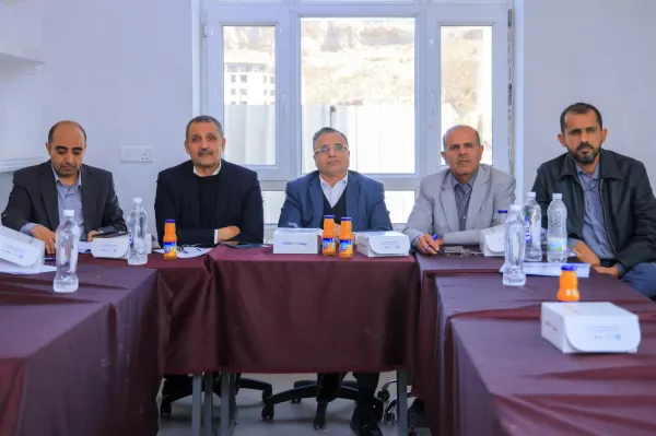 مناقشة خطط مشاريع تخرج قسمي هندسة النفط والغاز والهندسة الكيميائية للعام الجامعي 1447هـ