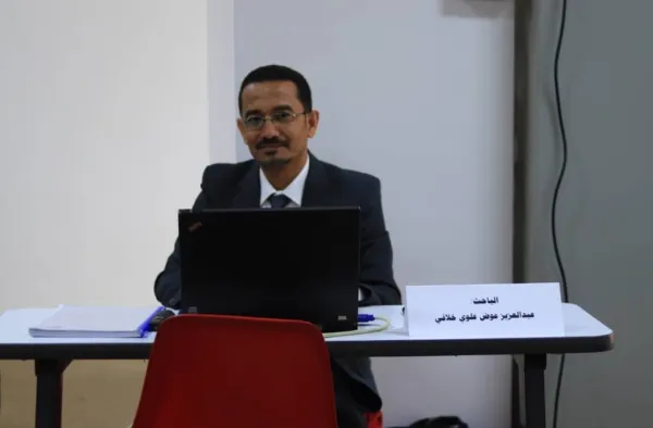 مناقشة علمية رصينة لرسالة ماجستير للباحث من كادر الجامعة الدكتور عبدالعزيز الخلاقي حول تأثير القات على هرمونات الجهاز الهضمي