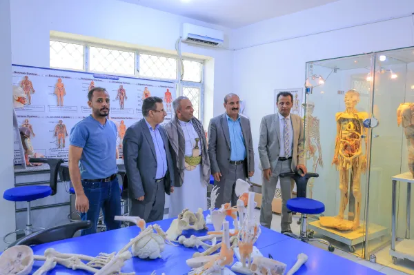 زيارة نوعية تعكس التميز الأكاديمي.. وزير الخدمة المدنية يطّلع على أحدث معامل الجامعة الإماراتية الدولية