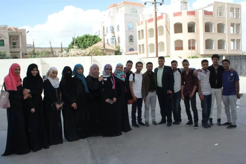 طلاب الجامعة الإماراتية يقدمون معونات علاجية لمرضى السرطان