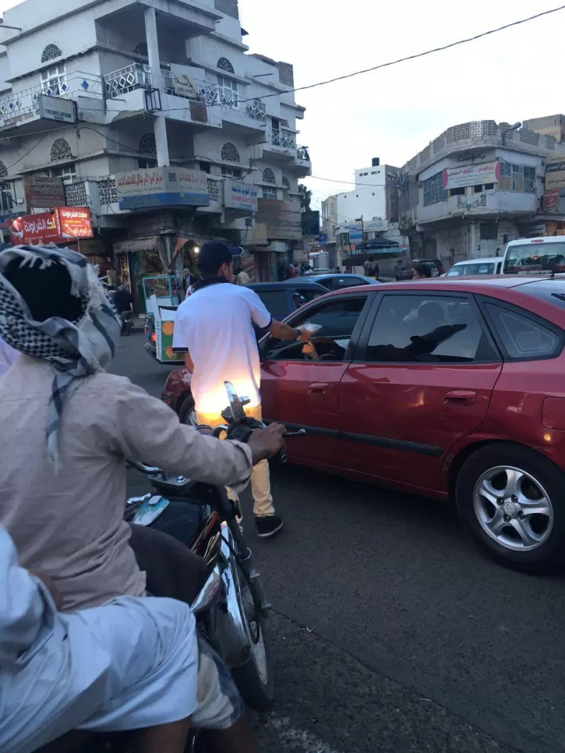 دشن طلاب وطالبات كلية الطب والعلوم الصحية بالجامعة الإماراتية الدولية بصنعاء اليوم الاثنين حملة إفطار الصائم تحت شعار #هدايا_شهر_العطايا.