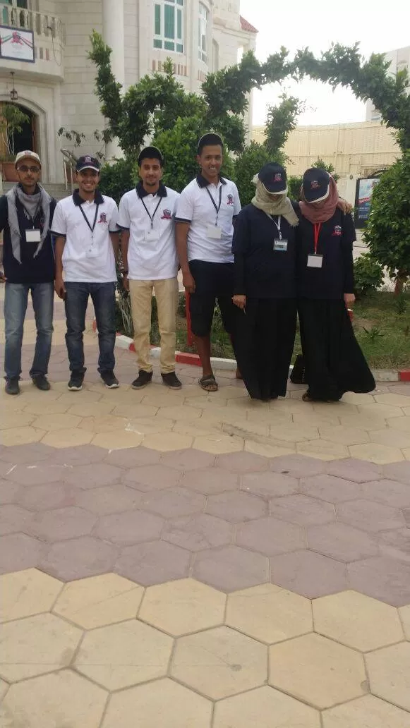 دشن طلاب وطالبات كلية الطب والعلوم الصحية بالجامعة الإماراتية الدولية بصنعاء اليوم الاثنين حملة إفطار الصائم تحت شعار #هدايا_شهر_العطايا.