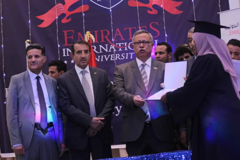 الجامعة الإماراتية الدولية بصنعاء تحتفي بتخرج الدفعة الأولى من كلية طب الأسنان