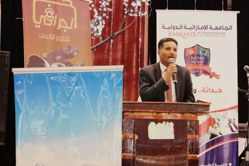 حفل فني لتخرج الدفعة الثانية لطلاب كلية العلوم الإدارية والمالية بالجامعة الإماراتية