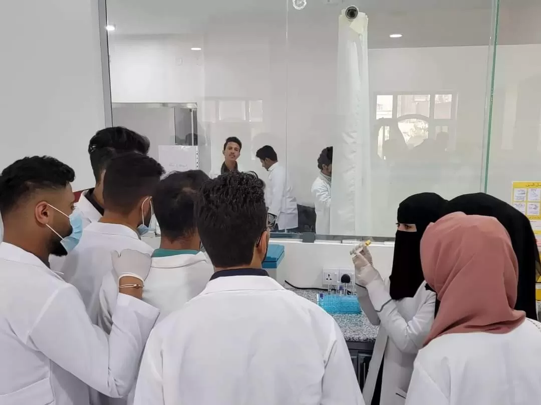 قسم المختبرات الطبية ينظم زيارة علمية لطلاب المستوى الثاني إلى مختبرات الزيلعي