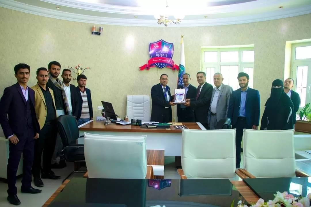 الجمعية اليمنية لمرضى الثلاسيميا والدم الوراثي تُكرم الجامعة الإماراتية نظير جهودها في تنفيذ حملات التوعية