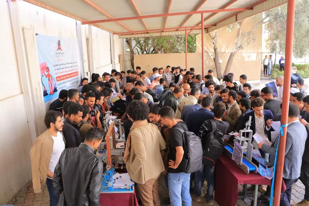 Opening of the scientific projects exhibition for third-level mechatronics and medical equipment engineering students