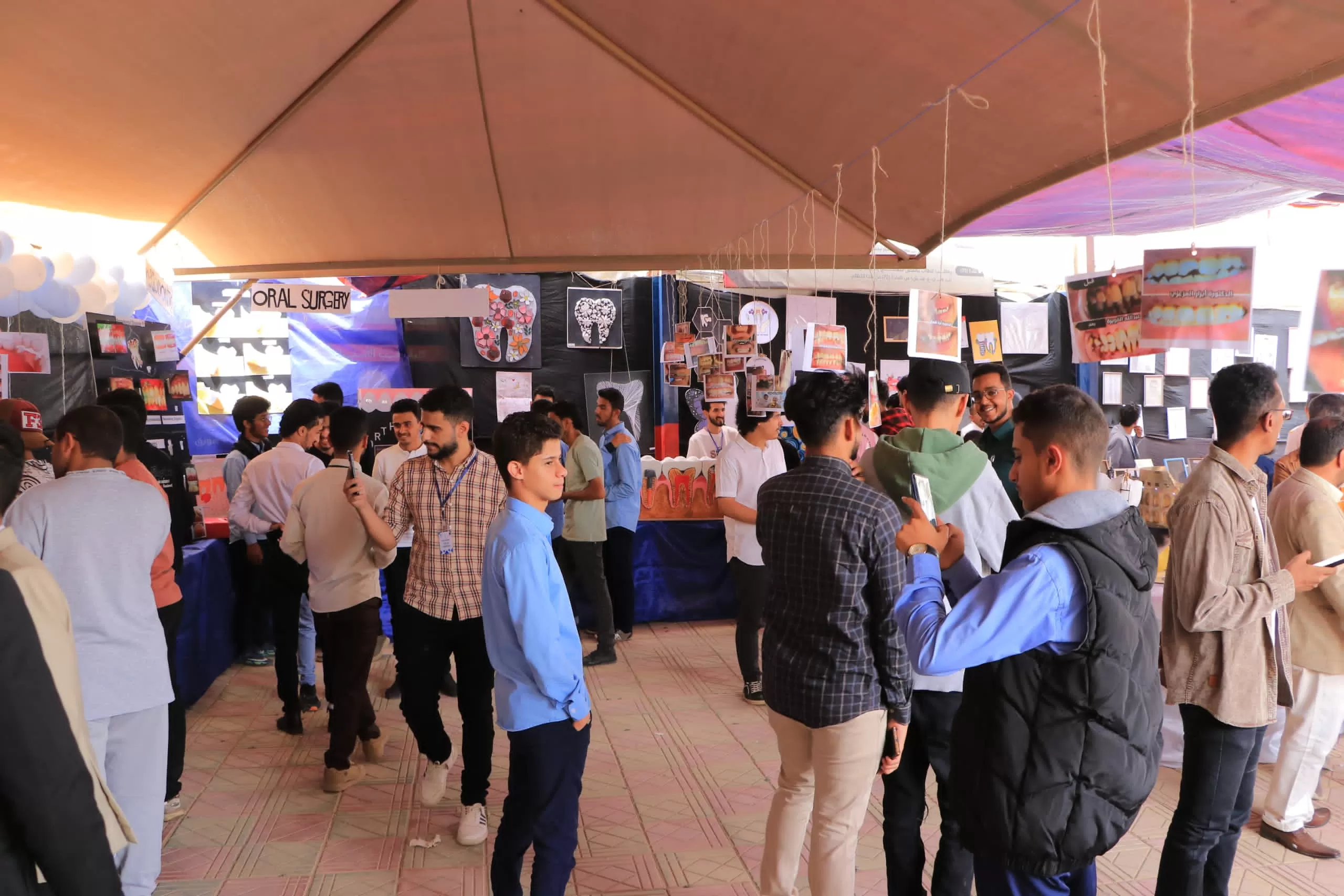 إفتتاح المعرض العلمي الطلابي الأول لطلبة كلية طب الأسنان بالجامعة الإماراتية
