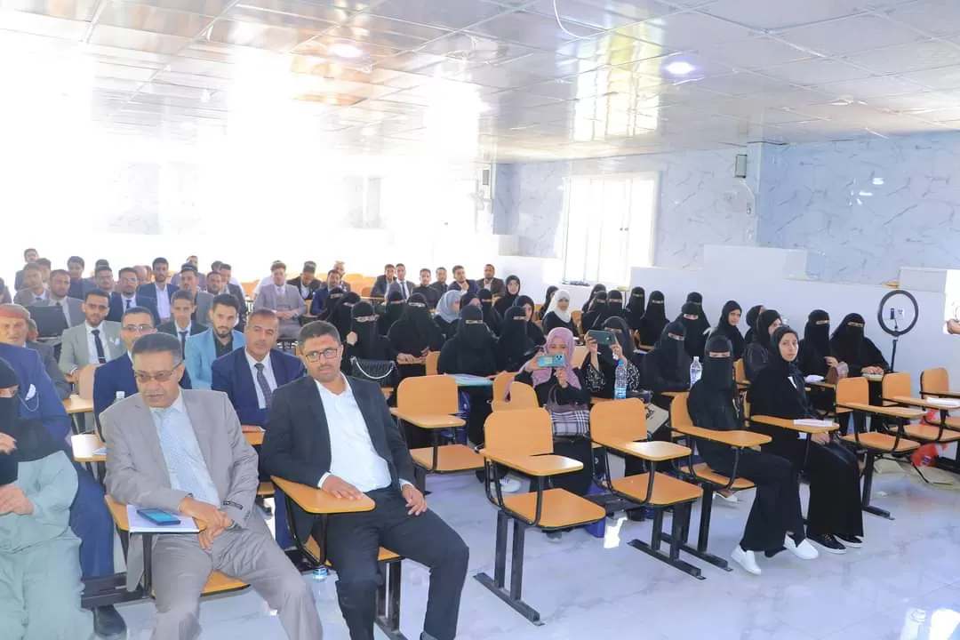كلية الطب تنظم يوم علمي لمناقشة أبحاث التخرج لطلبة قسم الصيدلة السريرية للعام الجامعي 1445ه‍ الموافق 2023 ـ 2024م