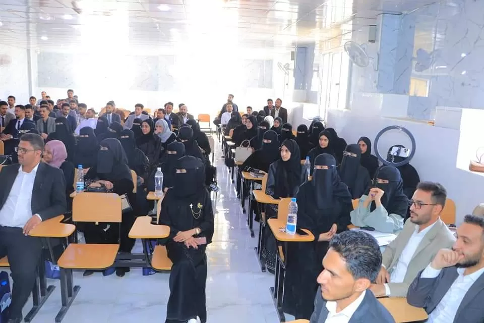كلية الطب تنظم يوم علمي لمناقشة أبحاث التخرج لطلبة قسم الصيدلة السريرية للعام الجامعي 1445ه‍ الموافق 2023 ـ 2024م