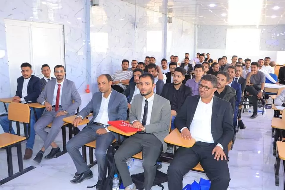كلية الطب تنظم يوم علمي لمناقشة أبحاث التخرج لطلبة قسم الصيدلة السريرية للعام الجامعي 1445ه‍ الموافق 2023 ـ 2024م