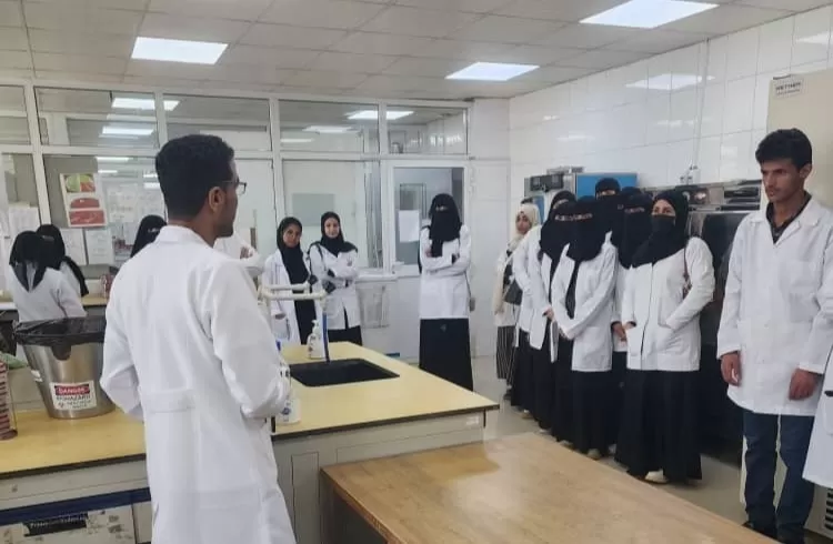 قسم المختبرات الطبية ينظم زيارة علمية لطلبة المستوى الثالث إلى مختبرات الصحة العامة المركزية - صنعاء