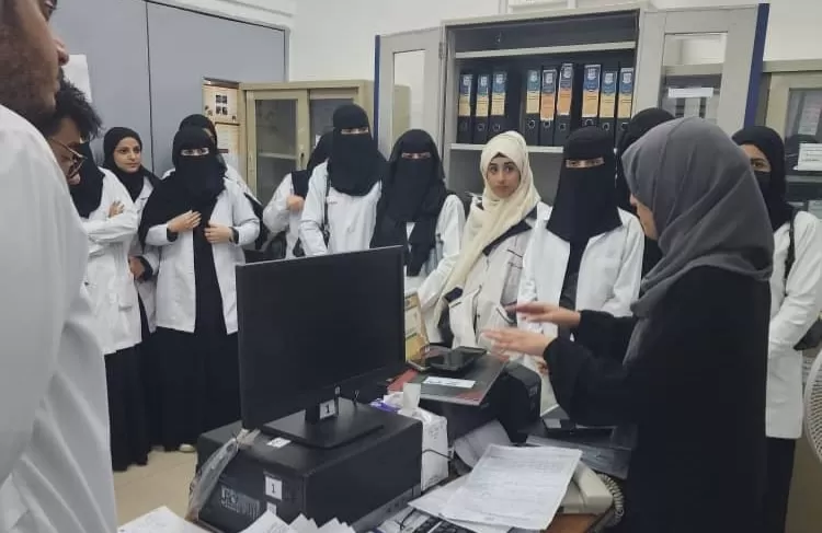 قسم المختبرات الطبية ينظم زيارة علمية لطلبة المستوى الثالث إلى مختبرات الصحة العامة المركزية - صنعاء