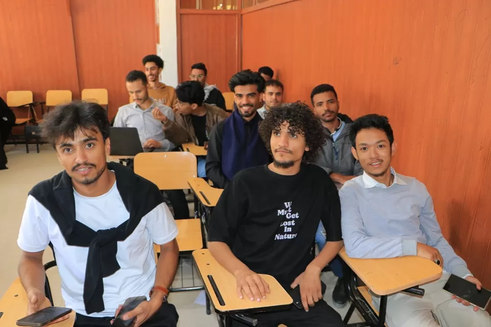 مناقشة المشاريع الريادية لطلبة المستوى الرابع قسم إدارة الأعمال الدولية E بكلية العلوم الإدارية والمالية