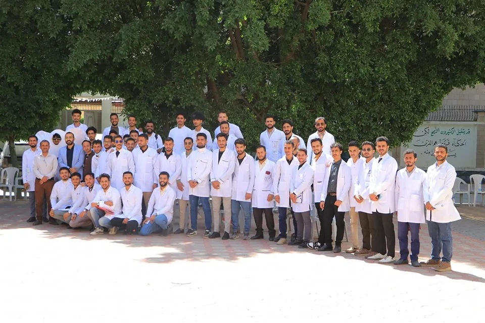 زيارة علمية توعوية لطلبة طب الأسنان المستوى الخامس إلى مؤسسة الرحمة للأيتام ضمن مقرر طب الأسنان الوقائي