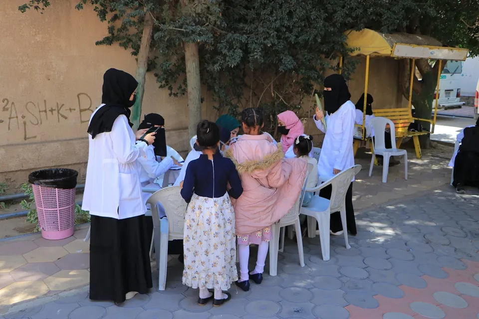 زيارة علمية توعوية لطلبة طب الأسنان المستوى الخامس إلى مؤسسة الرحمة للأيتام ضمن مقرر طب الأسنان الوقائي