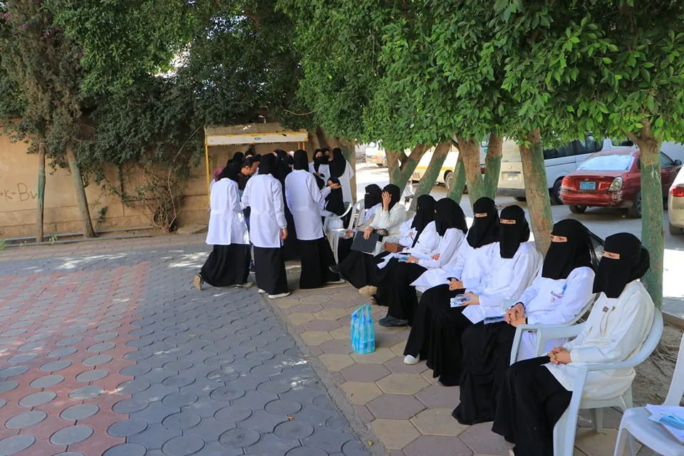 زيارة علمية توعوية لطلبة طب الأسنان المستوى الخامس إلى مؤسسة الرحمة للأيتام ضمن مقرر طب الأسنان الوقائي