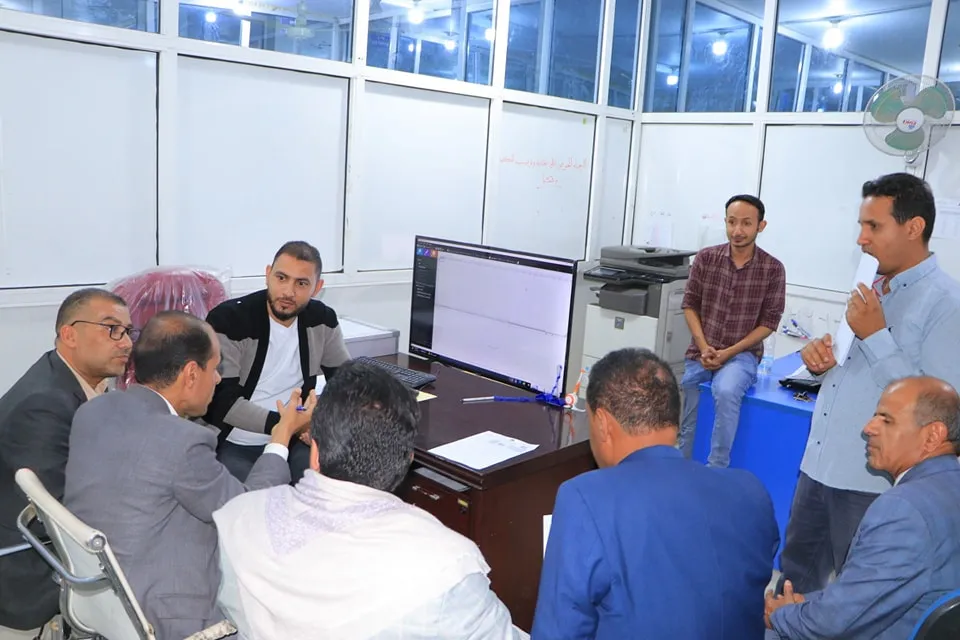رئيس الجامعة والأمين العام يطلعان على سير عملية التصحيح ويستمعان من أعضاء اللجنة لآلية التصحيح الإلكتروني