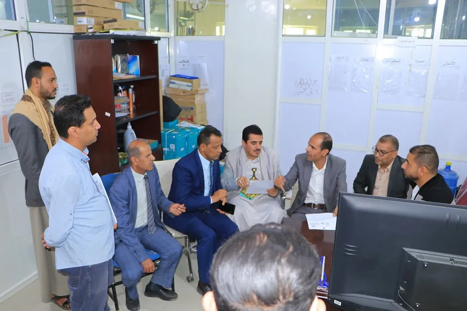 رئيس الجامعة والأمين العام يطلعان على سير عملية التصحيح ويستمعان من أعضاء اللجنة لآلية التصحيح الإلكتروني