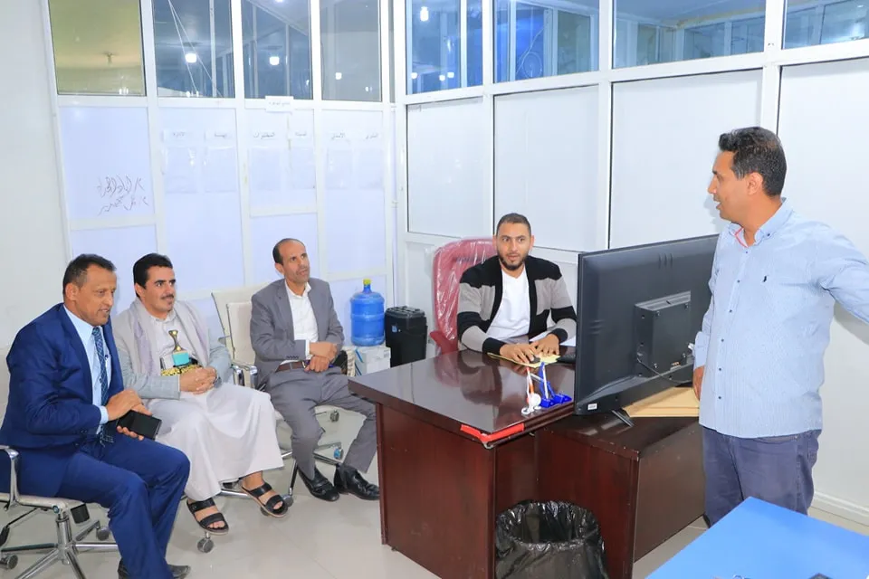 رئيس الجامعة والأمين العام يطلعان على سير عملية التصحيح ويستمعان من أعضاء اللجنة لآلية التصحيح الإلكتروني