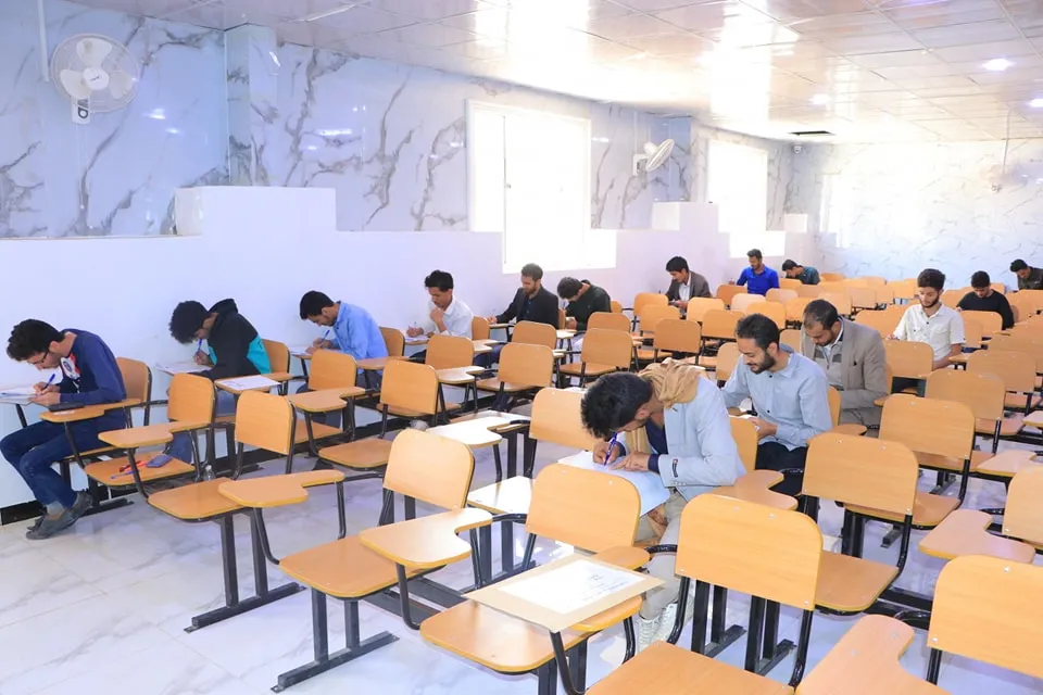 رئيس الجامعة يتفقد سير الامتحانات النهاية للفصل الدراسي الأول من العام الجامعي 1446ه‍ بكلية الطب والعلوم الصحية
