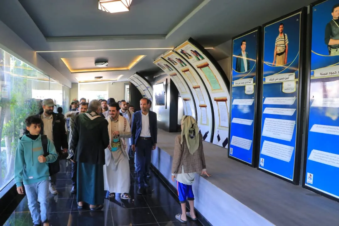 الجامعة الإماراتية الدولية تنظم زيارة للكادر الأكاديمي والإداري إلى ضريح الرئيس الشهيد صالح الصماد وروضة شهداء الخمسين