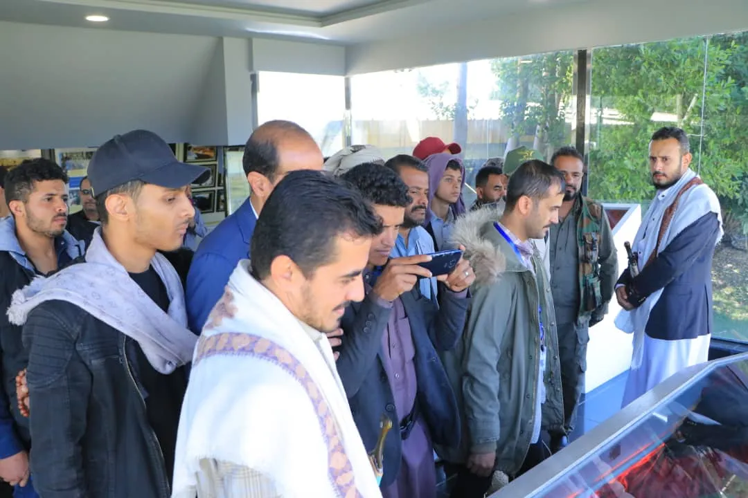 الجامعة الإماراتية الدولية تنظم زيارة للكادر الأكاديمي والإداري إلى ضريح الرئيس الشهيد صالح الصماد وروضة شهداء الخمسين