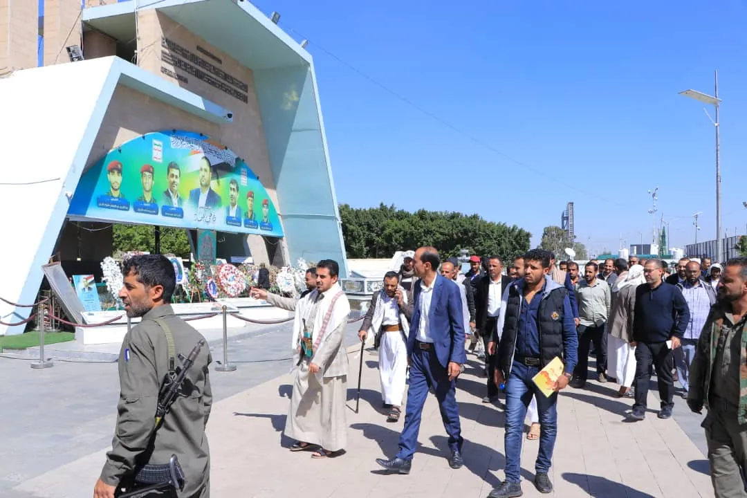 الجامعة الإماراتية الدولية تنظم زيارة للكادر الأكاديمي والإداري إلى ضريح الرئيس الشهيد صالح الصماد وروضة شهداء الخمسين