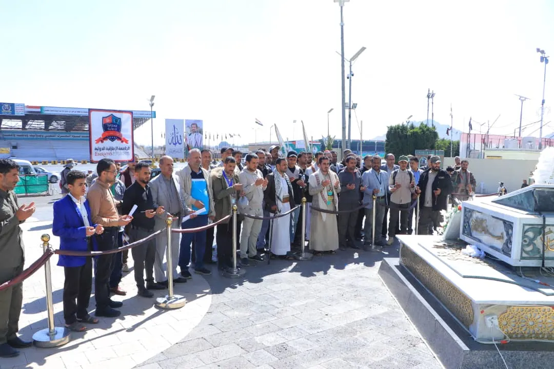 الجامعة الإماراتية الدولية تنظم زيارة للكادر الأكاديمي والإداري إلى ضريح الرئيس الشهيد صالح الصماد وروضة شهداء الخمسين