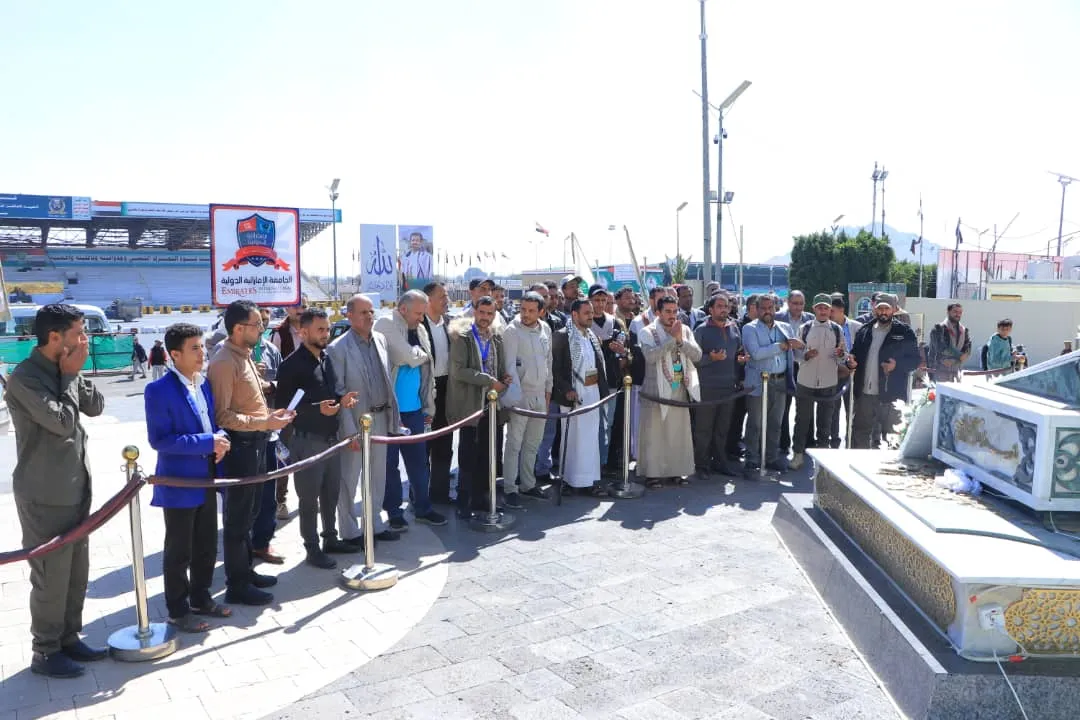 الجامعة الإماراتية الدولية تنظم زيارة للكادر الأكاديمي والإداري إلى ضريح الرئيس الشهيد صالح الصماد وروضة شهداء الخمسين