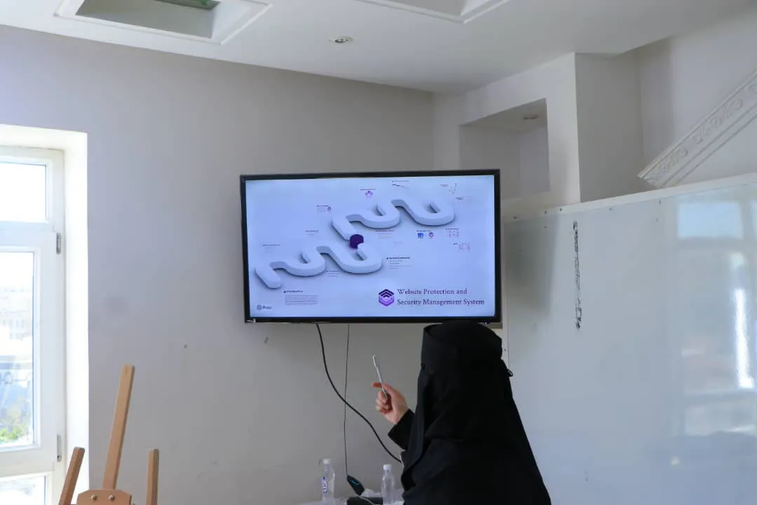 تدشين المرحلة الأولى من مناقشة مشاريع التخرج في قسم الأمن السيبراني بكلية الهندسة وتكنولوجيا المعلومات 
