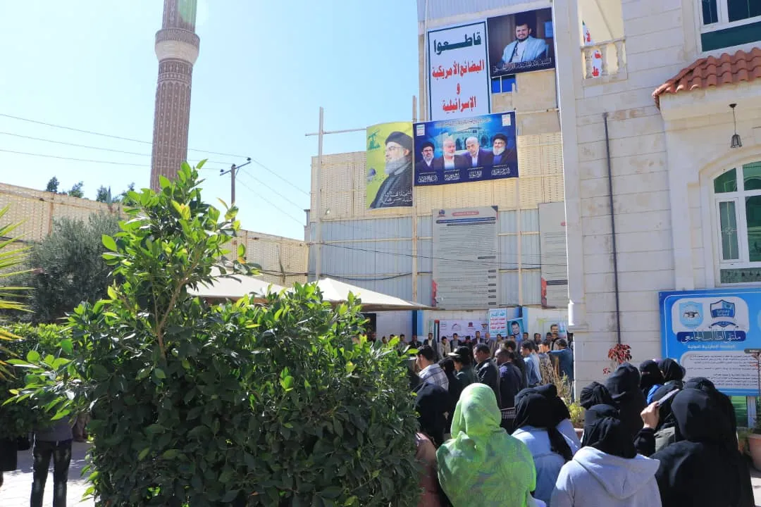 الجامعة الإماراتية الدولية تنظم وقفة تضامنية مع الشعب الفلسطيني بعنوان ” ثابتون مع غزة.. بلا كلل ولا ملل ولاتردد “