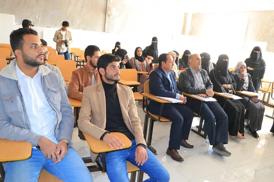 تدشين المرحلة الأولى من مناقشة مشاريع التخرج في قسم نظم المعلومات الإدارية