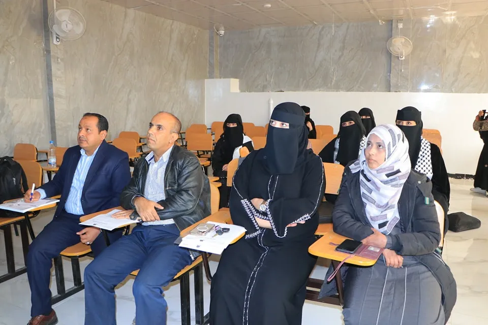 تدشين المرحلة الأولى من مناقشة مشاريع التخرج في قسم نظم المعلومات الإدارية
