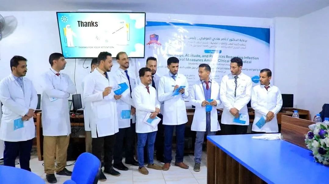 كلية الطب بالجامعة الإماراتية تنظم يوم علمي لمناقشة أبحاث التخرج لطلاب الطب البشري الدفعة السادسة