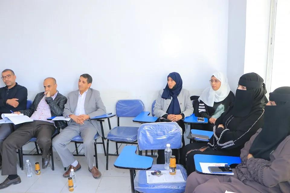 إستمرار مناقشة المرحلة الأولى من مشاريع التخرج في مختلف أقسام كلية العلوم الإدارية والمالية