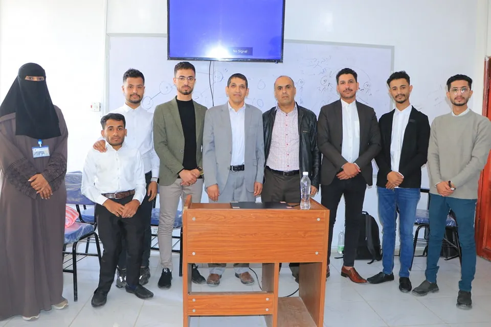 إستمرار مناقشة المرحلة الأولى من مشاريع التخرج في مختلف أقسام كلية العلوم الإدارية والمالية